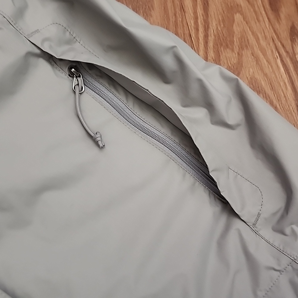 The north face windbreaker with hood lg - Picture 4 of 14